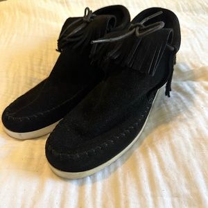 Minnetonka Moccasins - black suede, size 10 womens